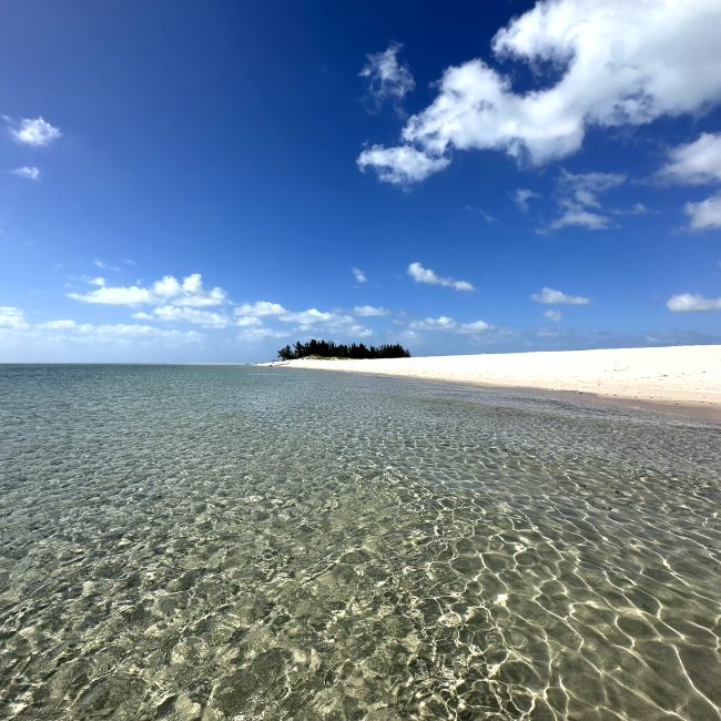 Spiaggia bianca e mare cristallino in Mozambico